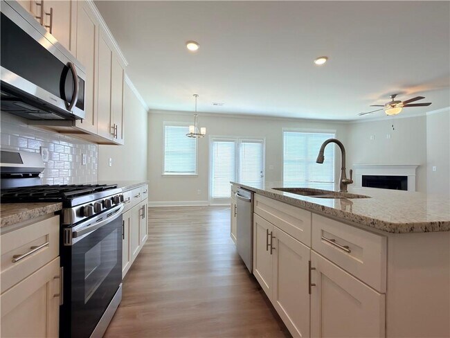 Building Photo - 470 Hellen Vly Dr