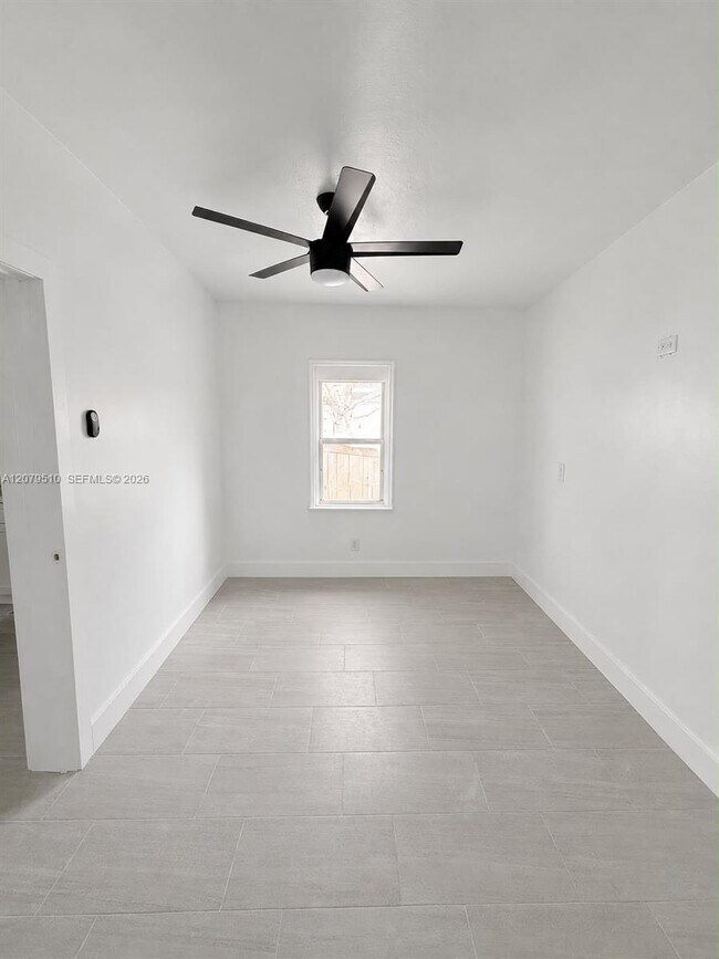 Building Photo - 1154 NW 34th Ave