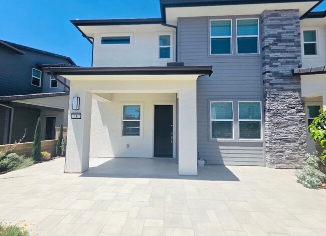 Building Photo - Newly-Buit Home in Great Park