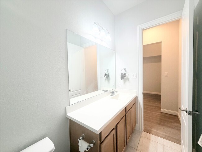 Building Photo - 6610 Lake Oasis Dr