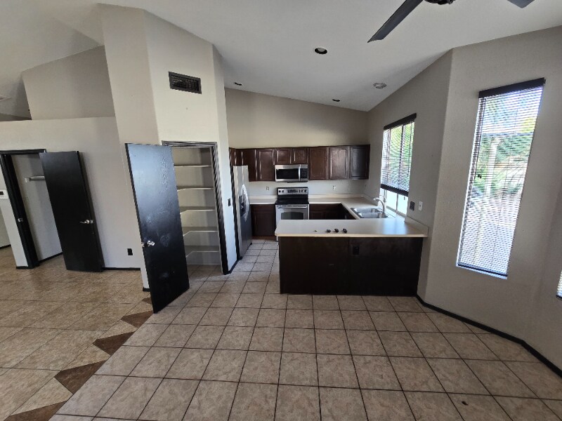 Building Photo - 8228 W Palmaire Ave