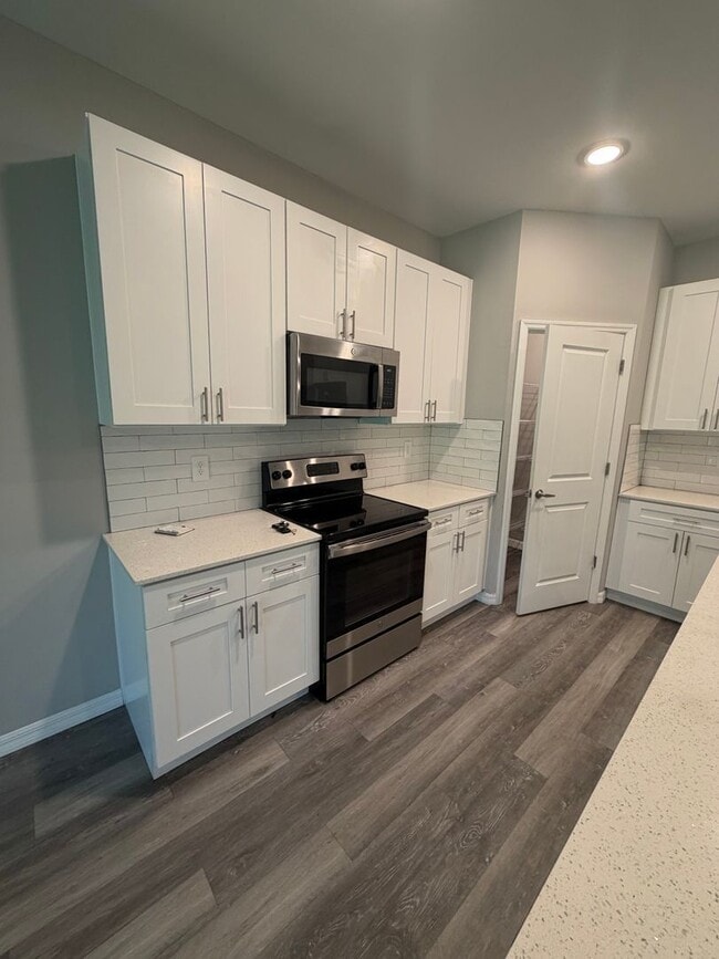 Building Photo - 24501 Zephyr Ct
