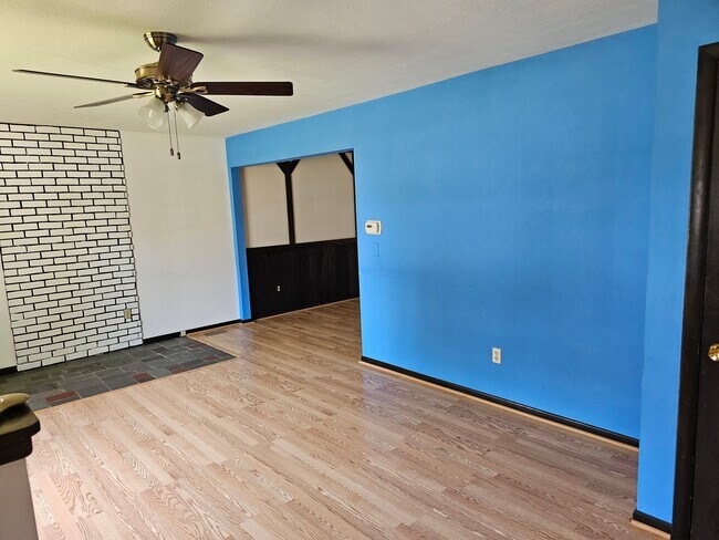 Building Photo - 37377 Green Dr