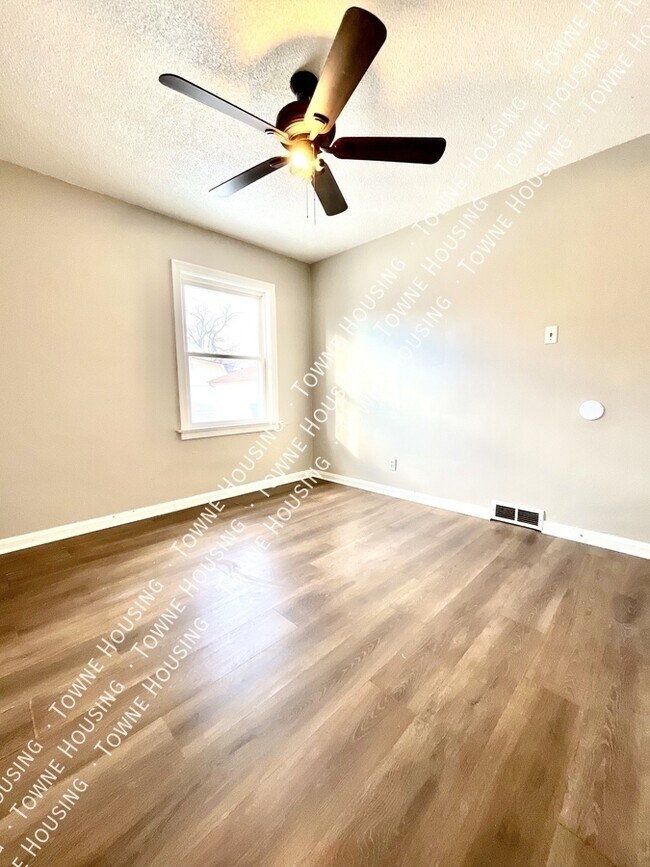 Building Photo - 554 26th St