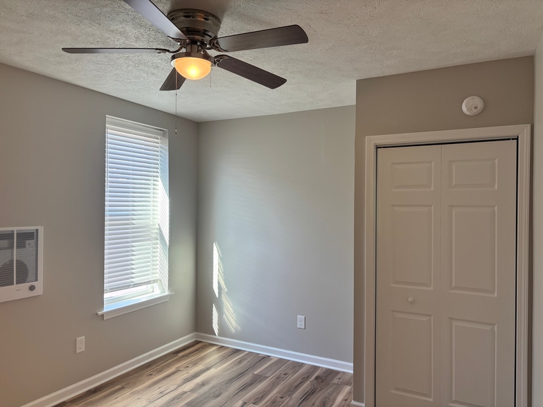 Building Photo - 215 N Bridge St