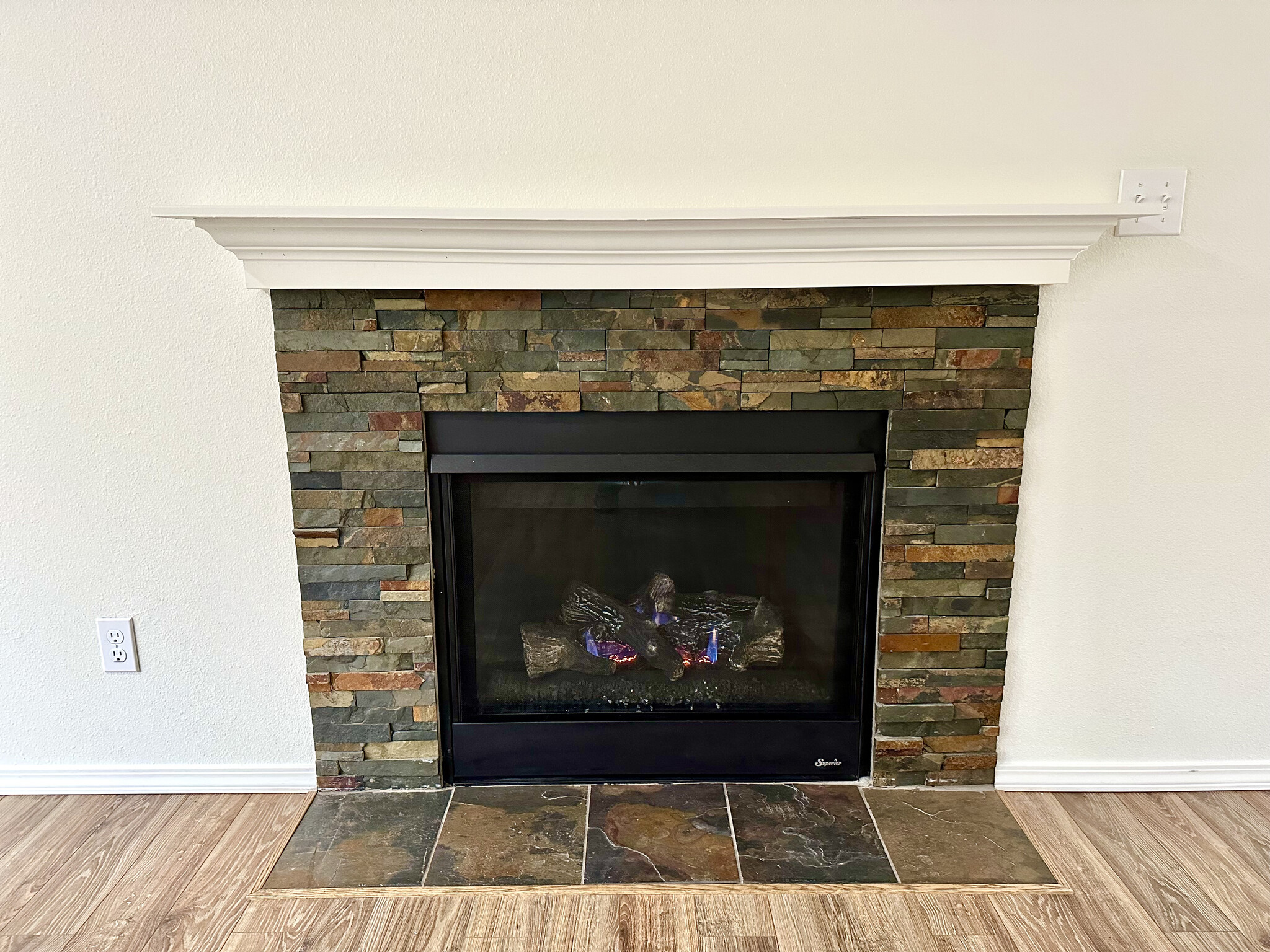 Cozy Fireplace - 1747 Vela Ln SW
