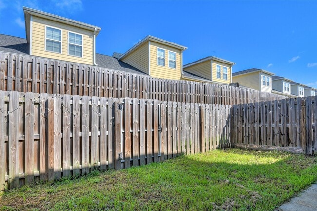 Building Photo - 733 Leela Ct