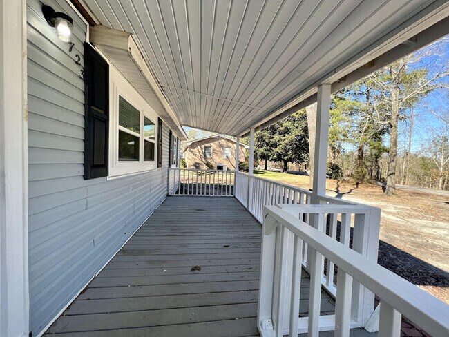 Building Photo - 723 Wren Rd