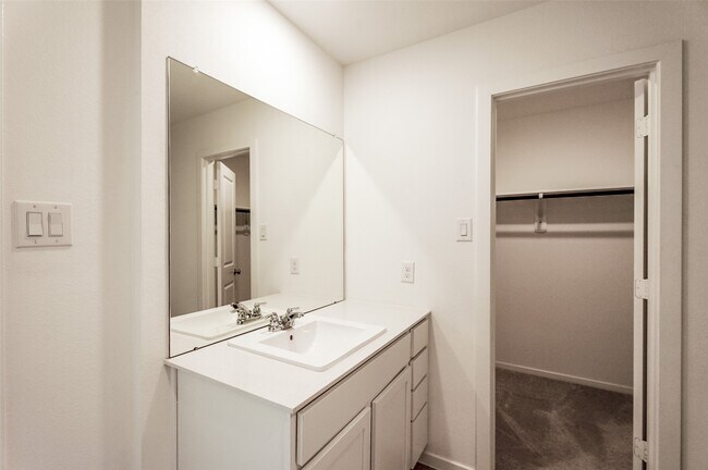 Building Photo - 26707 Feather Reed Dr