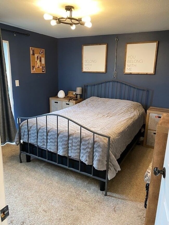 Building Photo - Cute Cozy Renovated Townhome with Basement