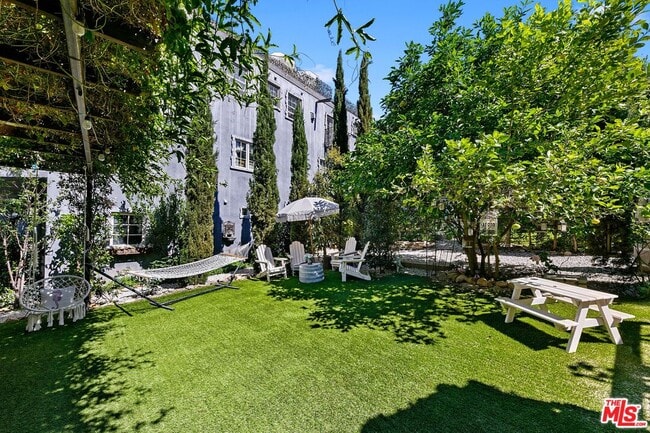 Building Photo - 2851 Seabreeze Dr