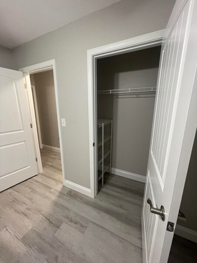 Building Photo - 162 Meadowbrook Ct