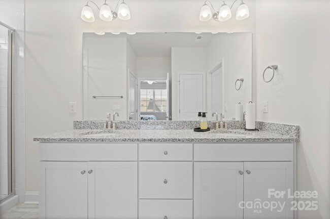 Building Photo - 758 Latrobe Dr