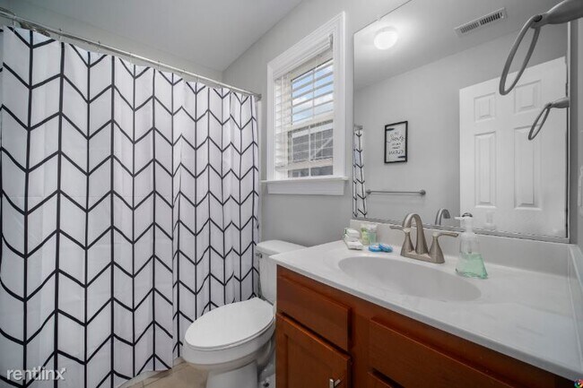 Building Photo - 125 N 4th St