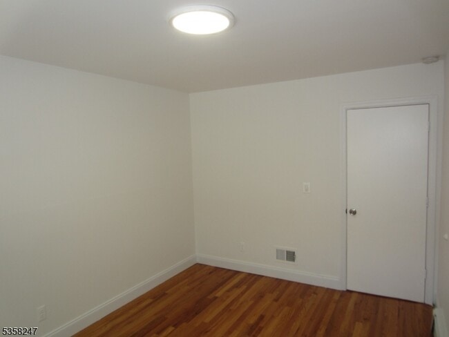 Building Photo - 423 Leonhardt Dr