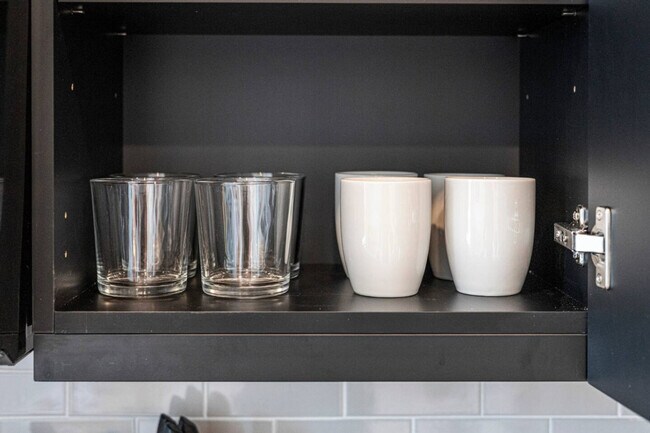 Building Photo - 596 W 9th St