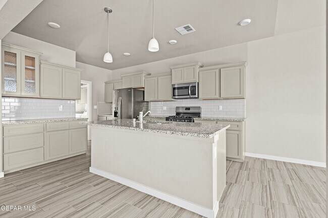 Building Photo - 13900 Villa Vista Ave