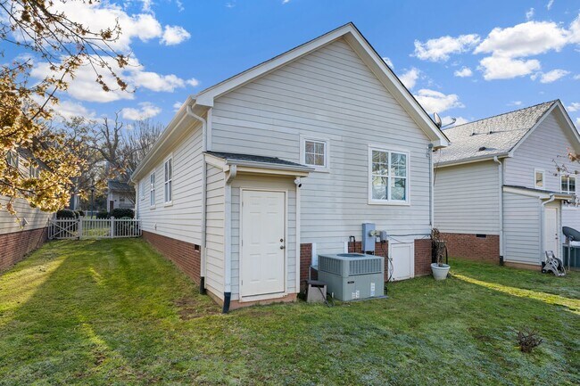 Building Photo - 3bd/2ba Near Downtown Durham!