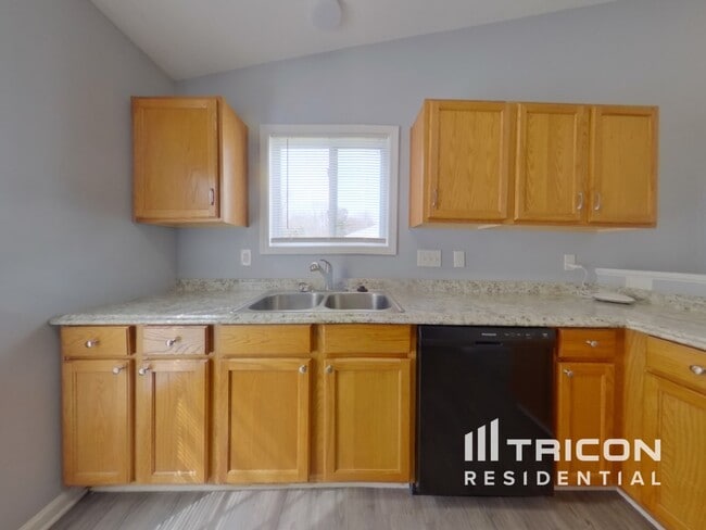 Building Photo - 10429 Hugue Way