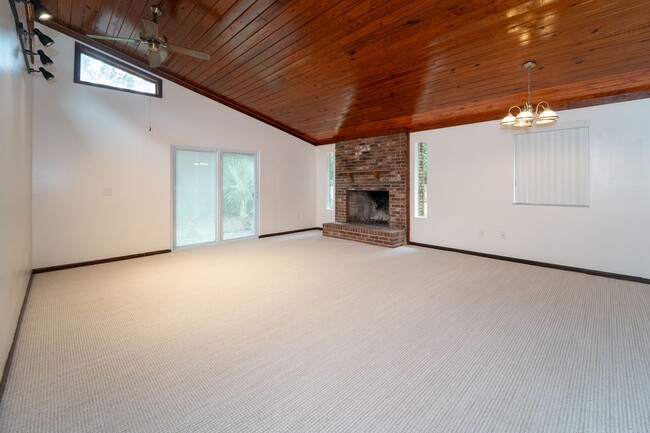 Building Photo - 3/2 Single-Family Shores Home
