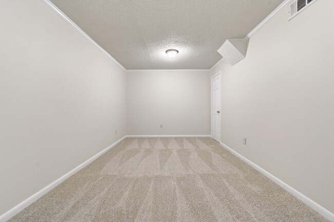 Building Photo - 235 Savely Dr