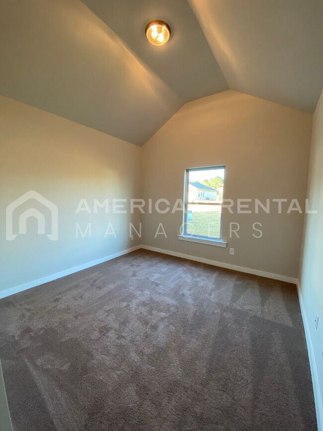 Building Photo - Home for Rent in Weaver AL... Coming Soon!