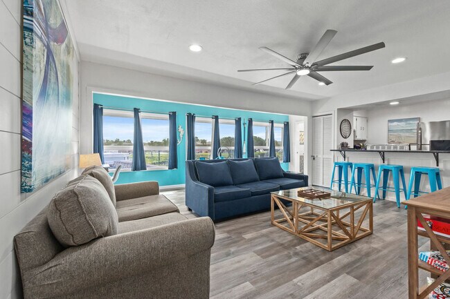 Primary Photo - 4000 Gulf Terrace Dr