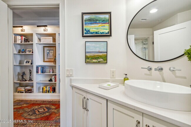Building Photo - 426 Beachside Pl