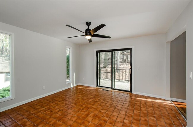 Building Photo - 150 Karina Pl