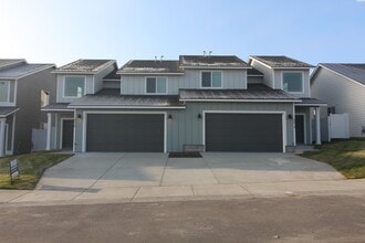 Building Photo - 3 Bed/2.5 Bath West Pasco Townhouse
