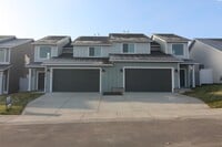 Building Photo - 3 Bed/2.5 Bath West Pasco Townhouse