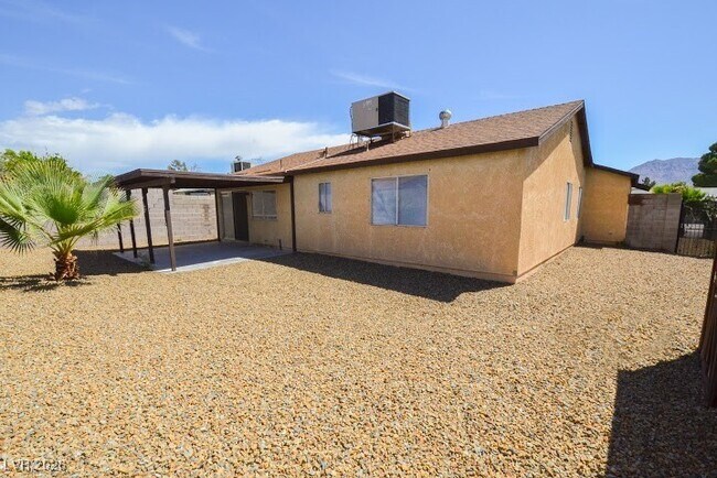 Building Photo - 1108 Meadbrook St