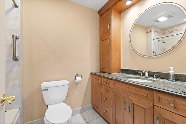 Building Photo - 205 Shearwater Ct W