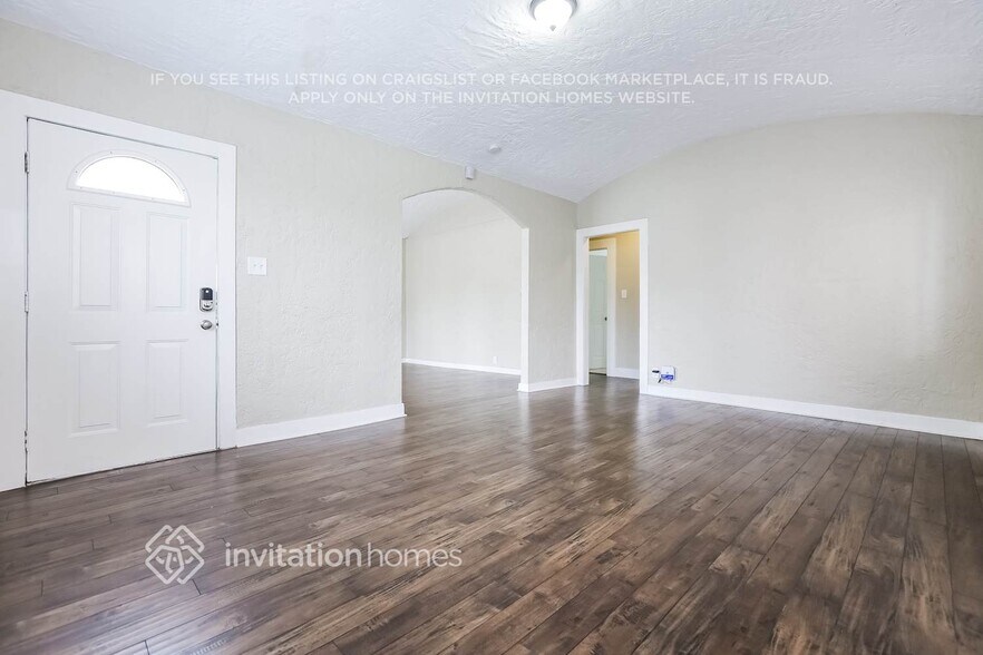 Building Photo - 2627 S Dunsmuir Ave