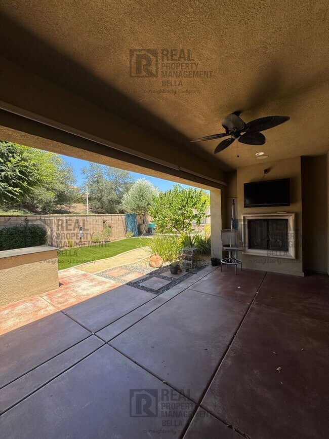 Building Photo - Beautiful Winchester Home with Open Floor Plan, Office & Solar