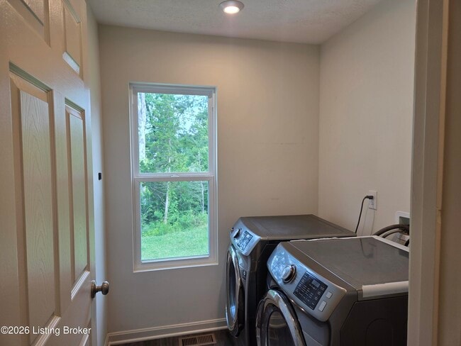 Building Photo - 108 Strawberry Fld Dr