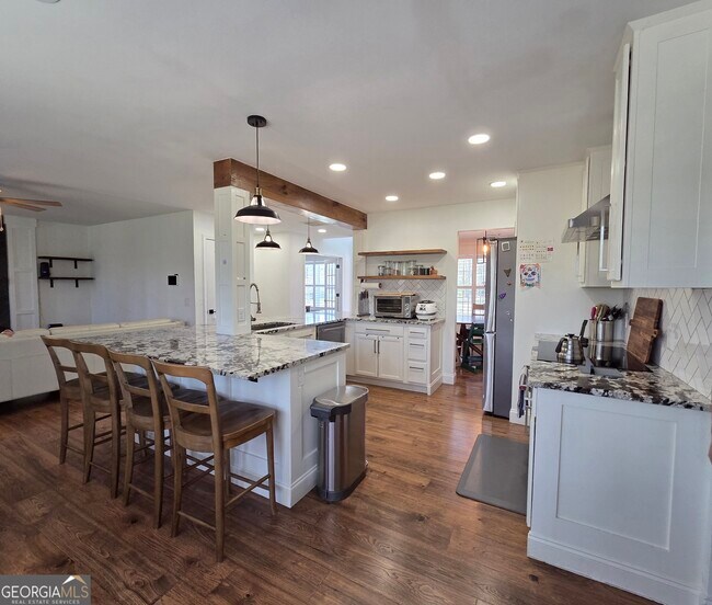 Building Photo - 1121 Vanessa Ave