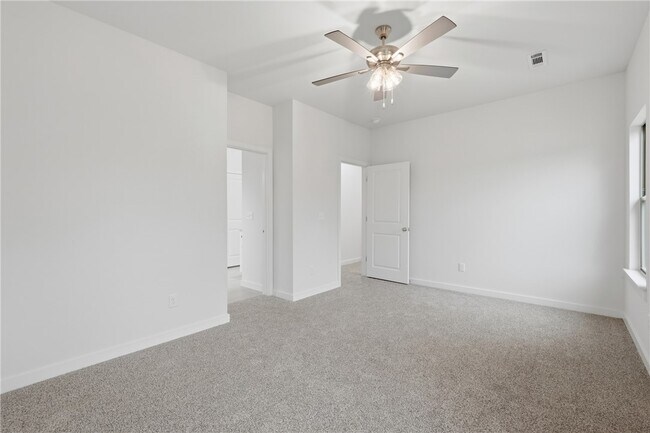Building Photo - 276 Kinross Dr