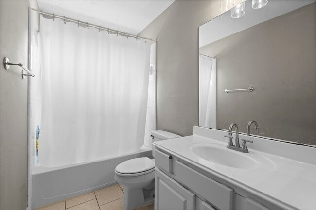 Building Photo - 12602 Stratford Heights Dr