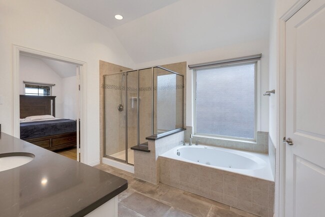 Building Photo - 2464 Castle Ridge Dr