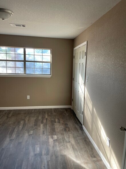 Building Photo - 272 Harp Loop