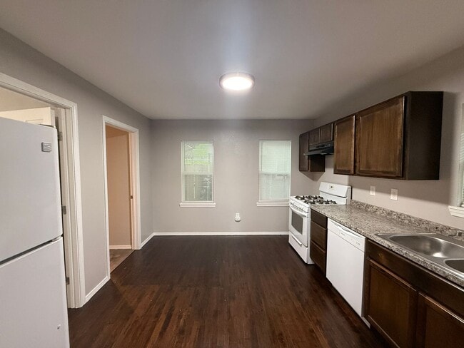 Building Photo - Tulsa: 3 bedroom house On A Private Road