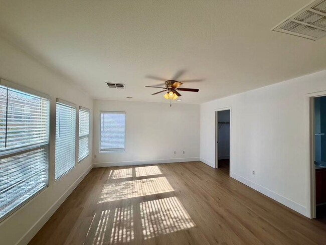 Building Photo - Beautiful two-story home featuring 3 bedrooms, 2.5 bathrooms