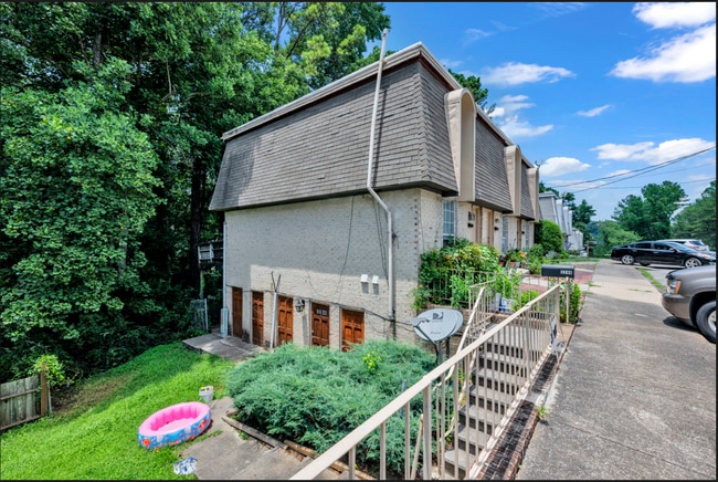 Building Photo - 3244 Warringwood Dr