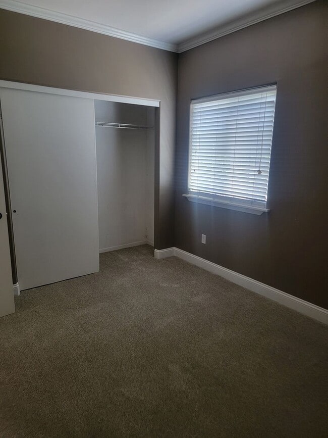 Building Photo - Adorable 2 bedroom 2 bath condo