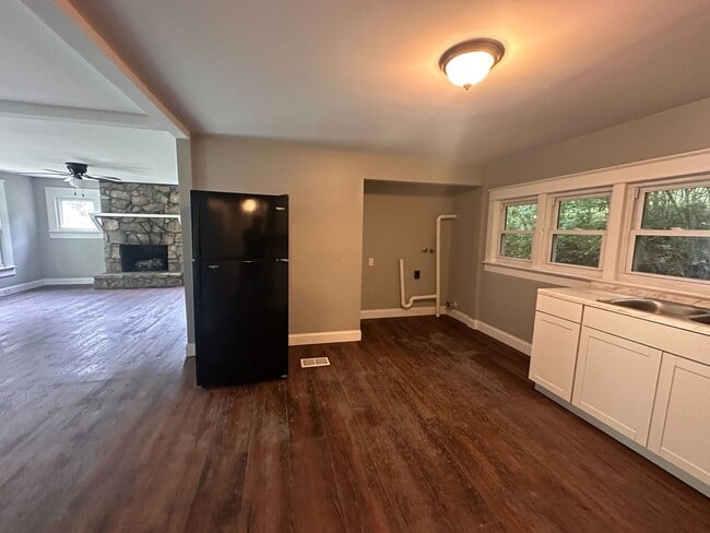 Building Photo - New Home For The New Year!  Renovated Home For Rent in Convenient Chattanooga Location!