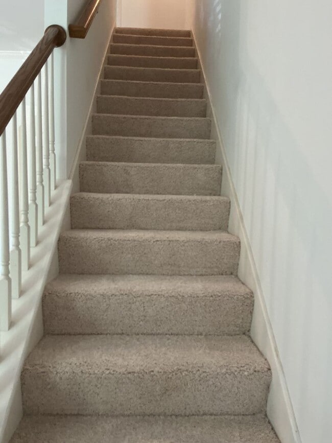 Building Photo - Move-In Ready 2-Bedroom Townhouse in the H...