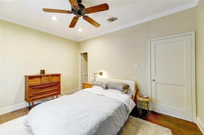 Building Photo - 1307 Kinney Ave