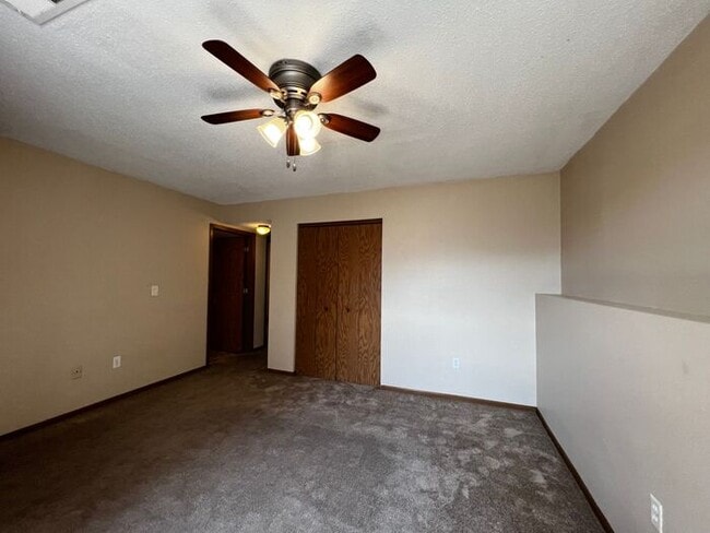 Building Photo - $1,050 | 2 Bedroom, 1 Bathroom Apartment | No Pets Allowed | Available for Immediate Move In!