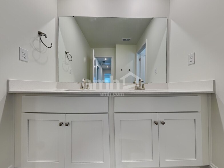 Building Photo - 3508 Lincoln Hts Ln